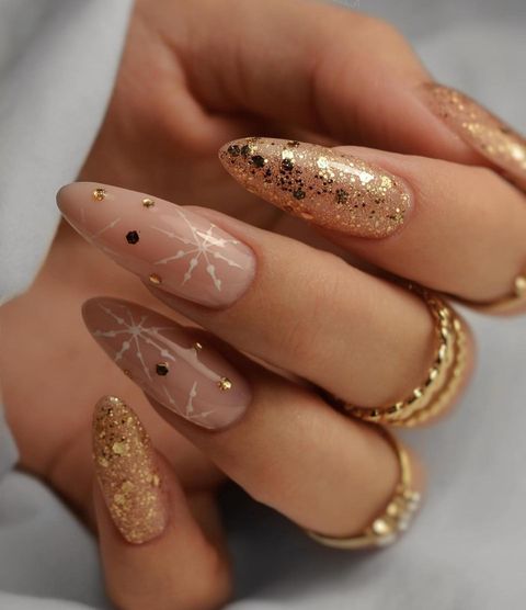 Charming Gold Pretty Nails