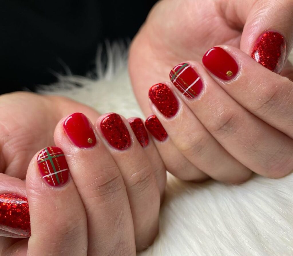 Red and Green Christmas Nail Designs 1
