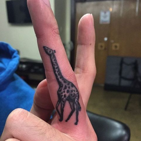 40 Coolest Finger Tattoos Ideas For Men 12