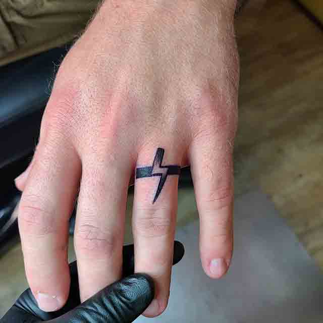 40 Coolest Finger Tattoos Ideas For Men 15