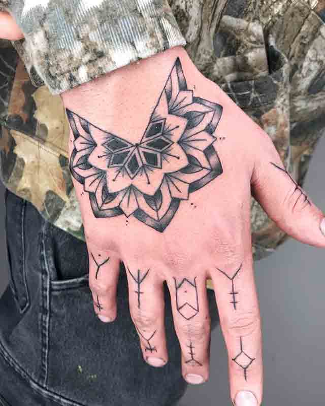 40 Coolest Finger Tattoos Ideas For Men 22