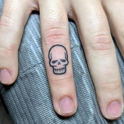 40 Coolest Finger Tattoos Ideas For Men 31