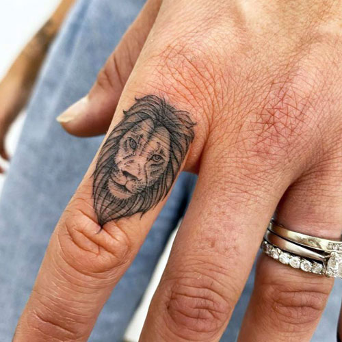 40 Coolest Finger Tattoos Ideas For Men 35