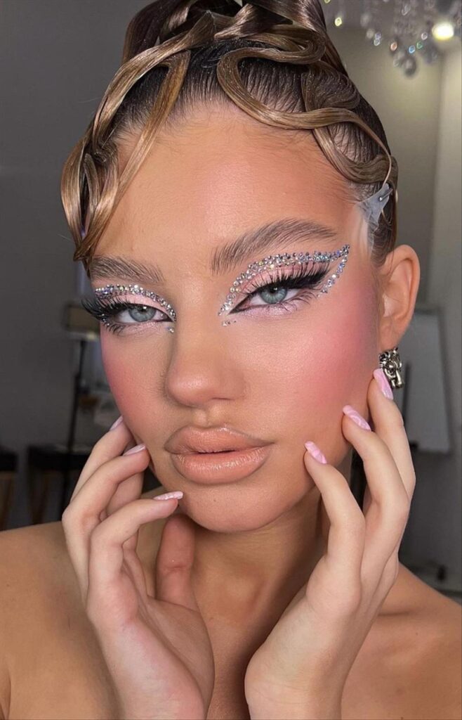 Cute Valentines day makeup looks to rock in 2023 13