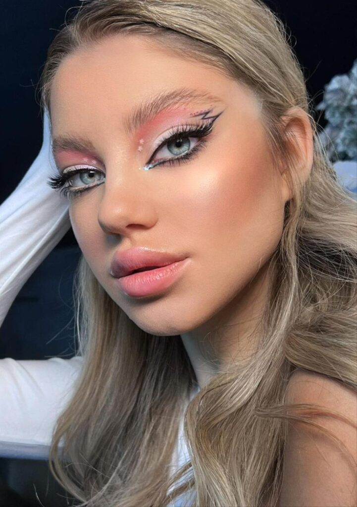 Cute Valentines day makeup looks to rock in 2023 21